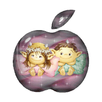 bambini dentro a una mela