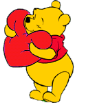 winnie the pooh abbraccia un cuore rosso